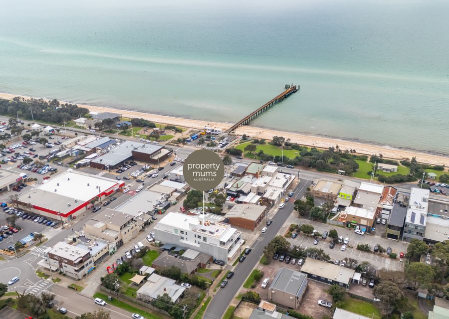 Walking Distance to the Dromana beach and cafes, bars and shops