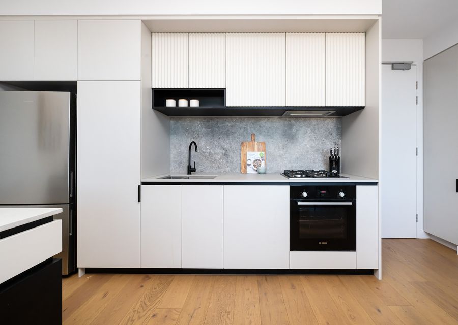 Modern Kitchen with Full-Size Appliances