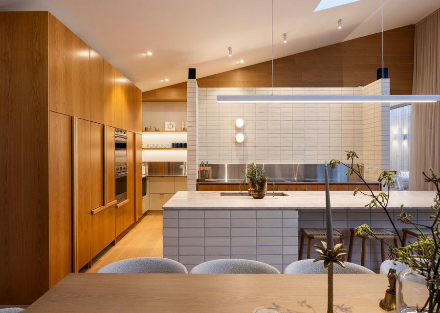 Fully equipped stunning kitchen and Butlers Pantry