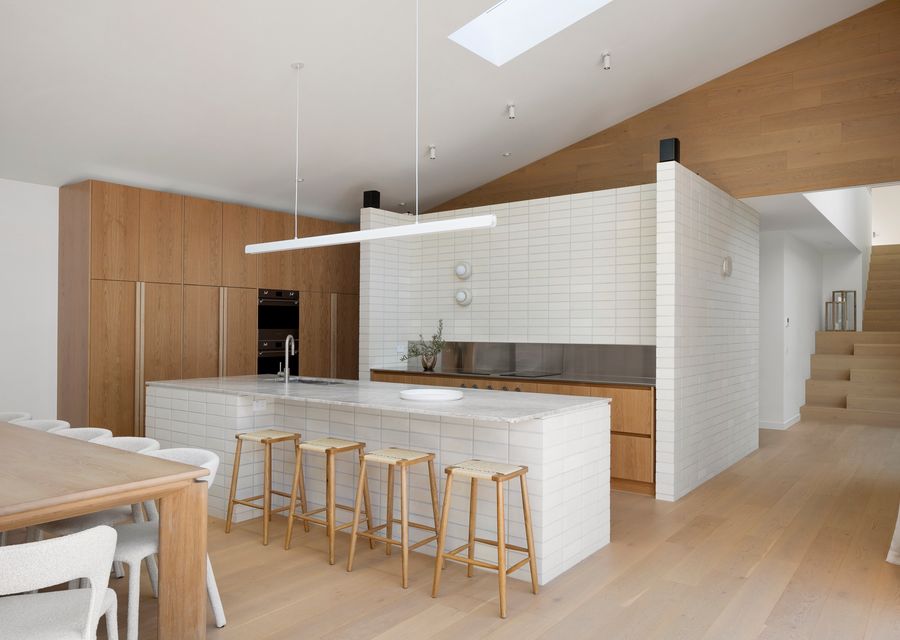 Fully equipped stunning kitchen  and Butlers Pantry 