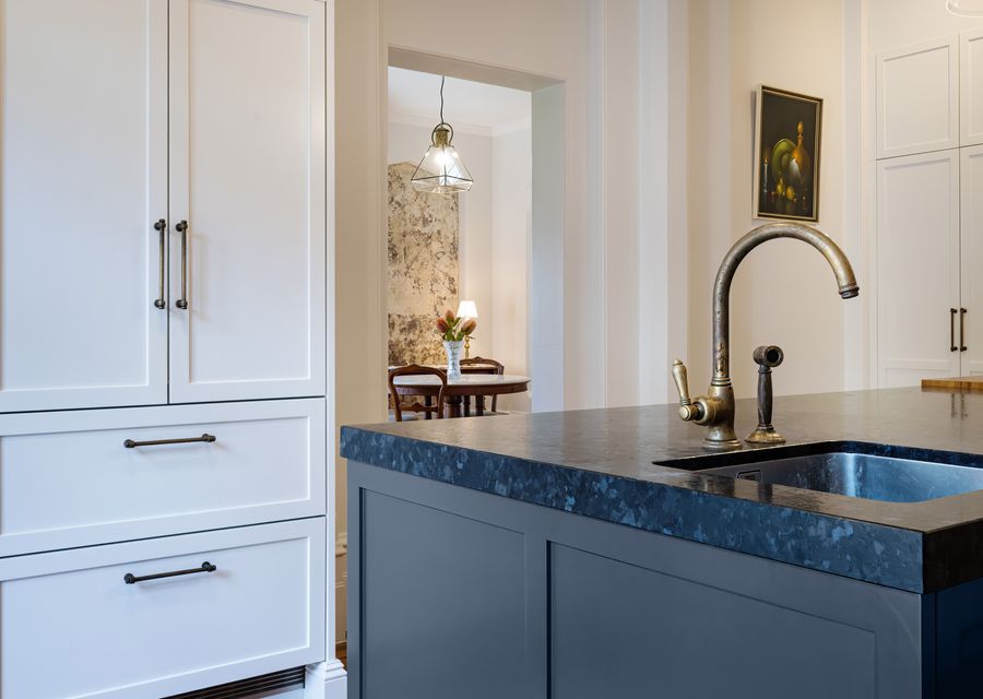 Kitchen Island & Sink