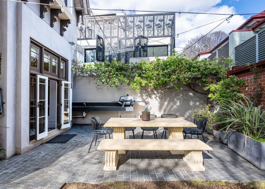 Outdoor BBQ & Dining