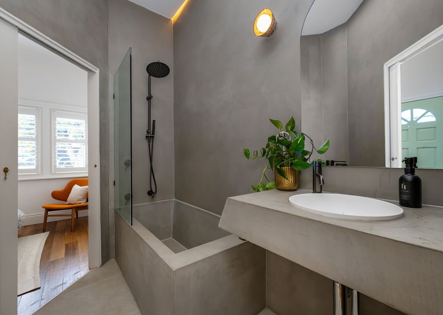 Full bathroom
