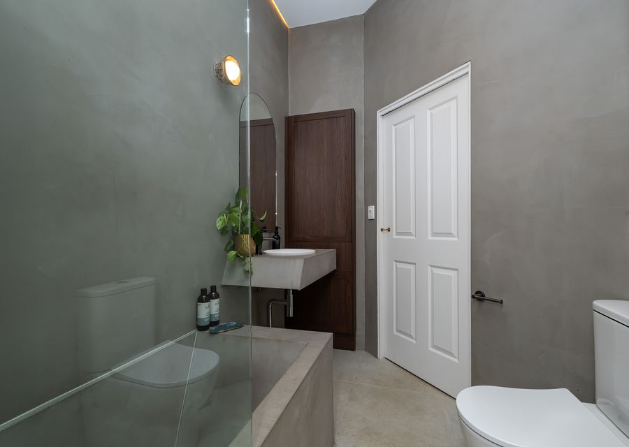 Full bathroom