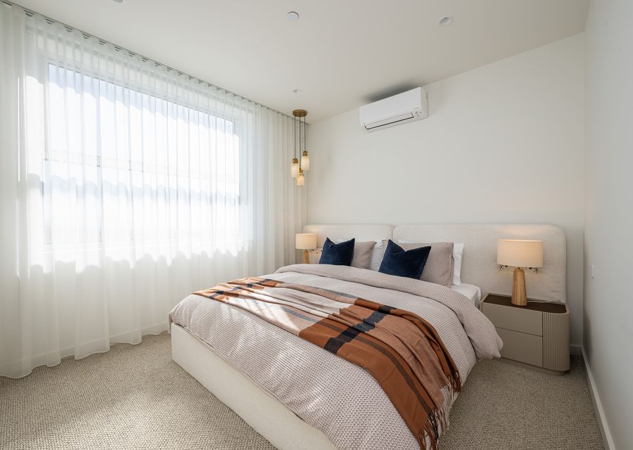 2nd bedroom with queen bed