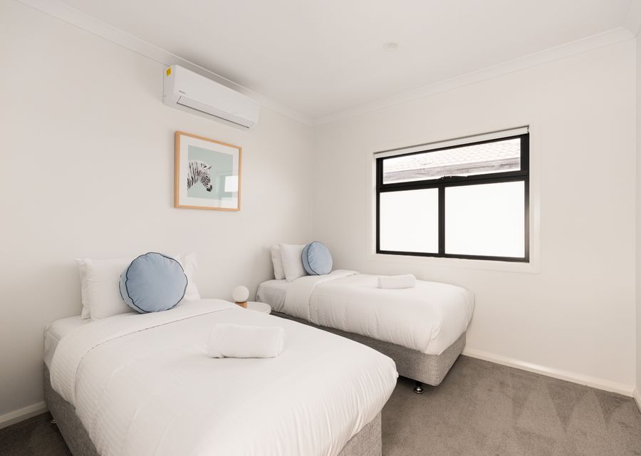 Twin bedroom