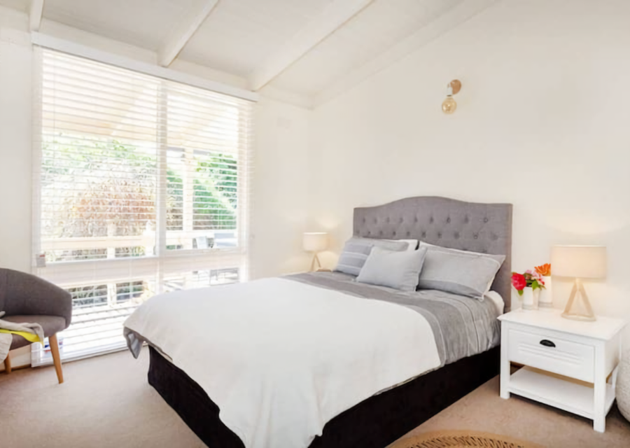 Second bedroom with queen bed 