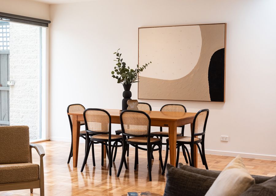 Dining with seating for 6