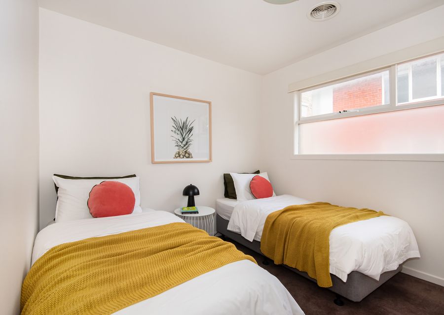 Bedroom 3 with 2 single beds