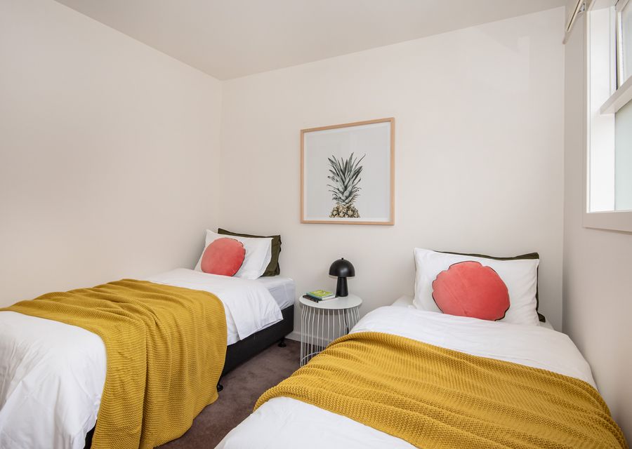 Bedroom 3 with 2 single beds