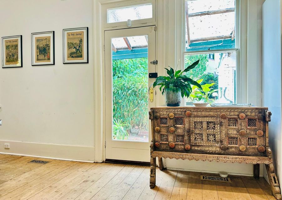 Elwood Eclectic Gem Walk to St Kilda beach  – Flexible Home offering 4 or 6 Bedrooms. Contact us Now for Pricing on Request