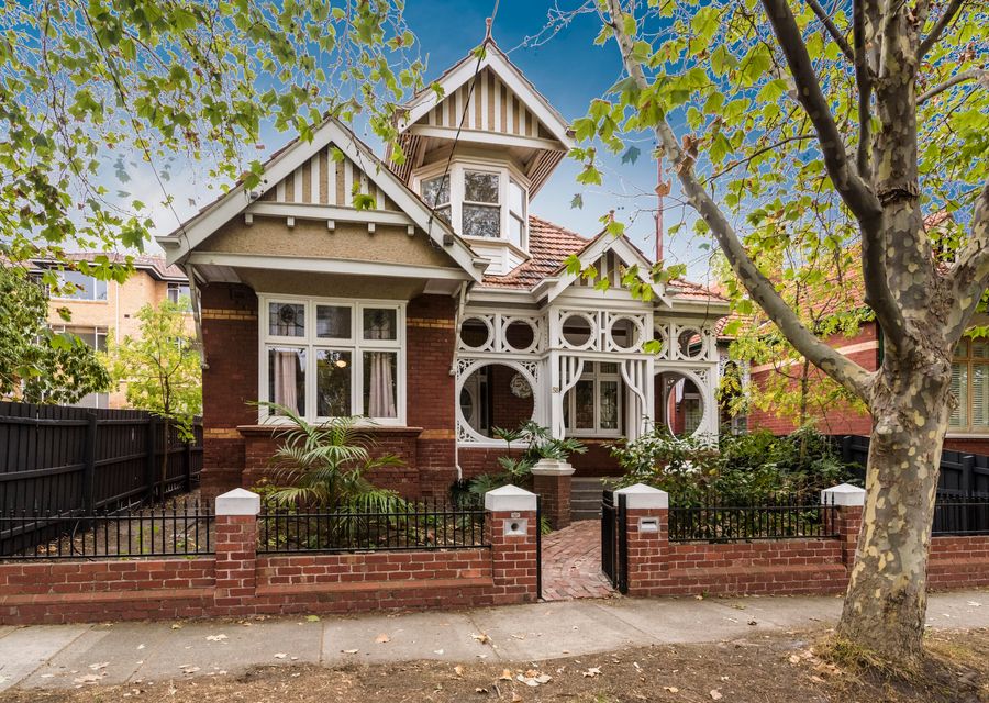 Stunning front fascade