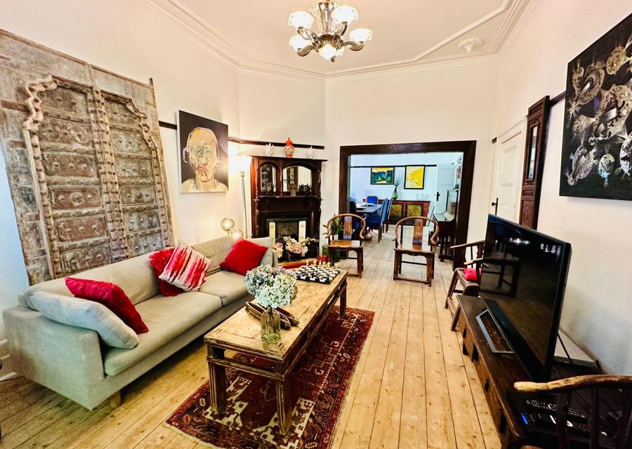 Elwood Eclectic Gem Walk to St Kilda beach  – Flexible Home offering 4 or 6 Bedrooms. Contact us Now for Pricing on Request