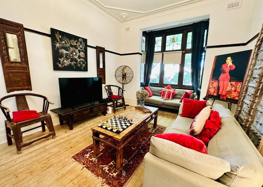 Elwood Eclectic Gem Walk to St Kilda beach  – Flexible Home offering 4 or 6 Bedrooms. Contact us Now for Pricing on Request