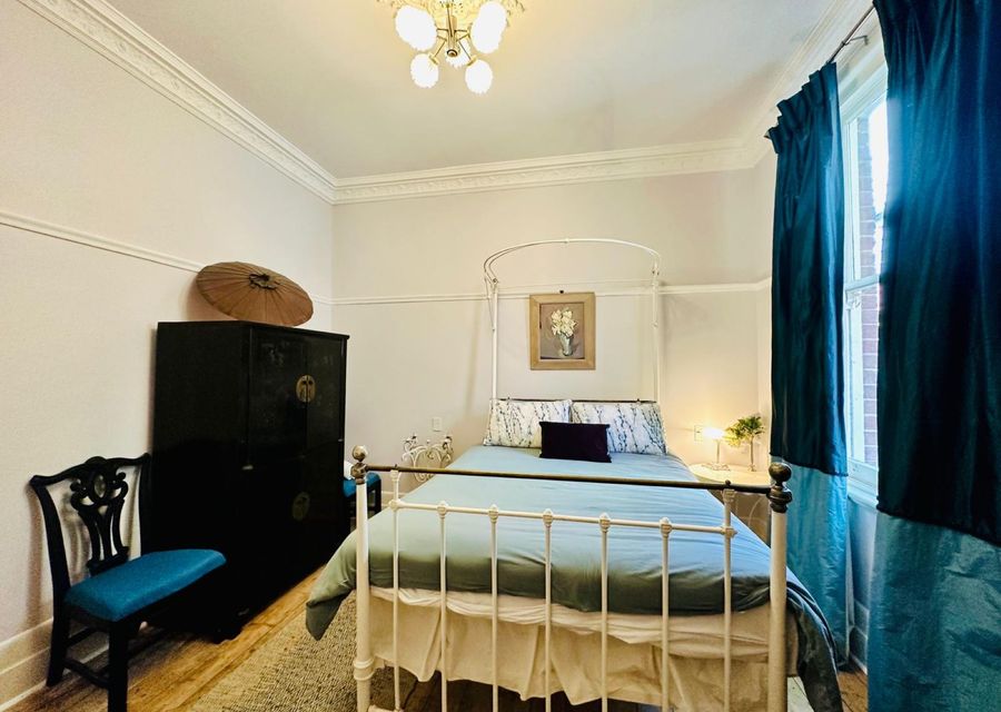 Elwood Eclectic Gem Walk to St Kilda beach  – Flexible Home offering 4 or 6 Bedrooms. Contact us Now for Pricing on Request