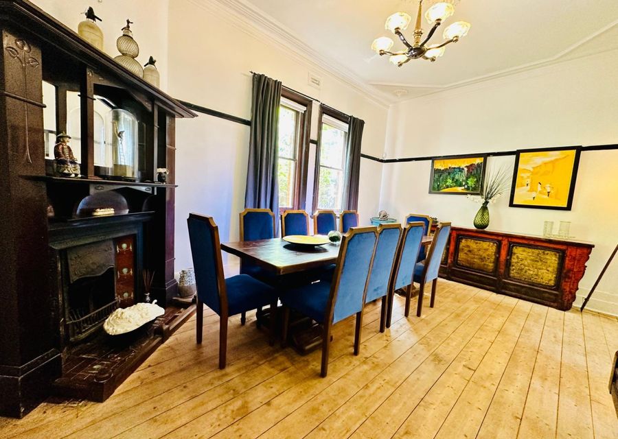 Elwood Eclectic Gem Walk to St Kilda beach  – Flexible Home offering 4 or 6 Bedrooms. Contact us Now for Pricing on Request