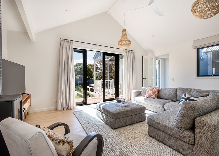 Cosy lounge with fireplace