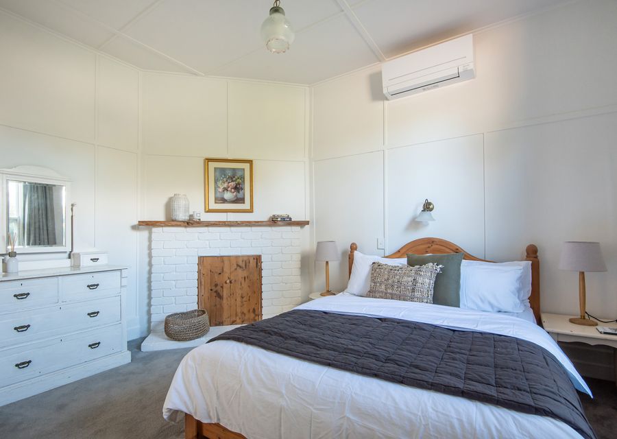 Bedroom 3 with Queen bed (air conditioning)