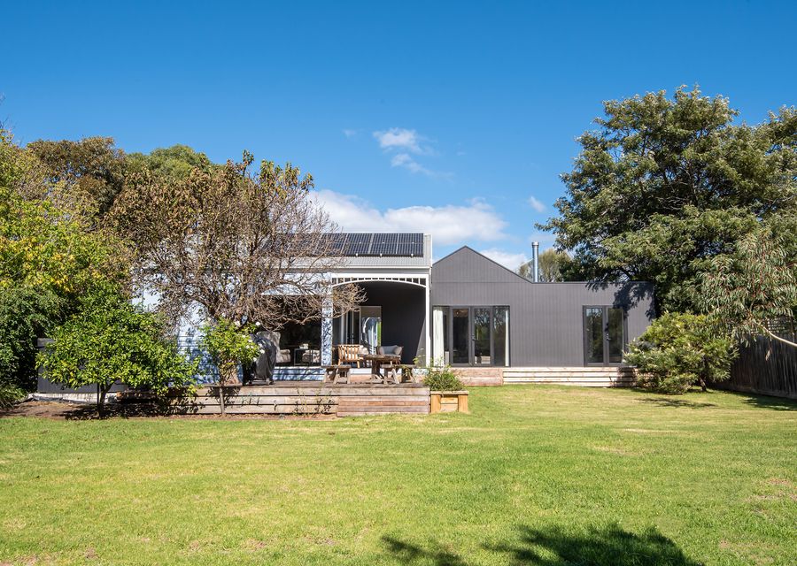 Fully enclosed yard with spa