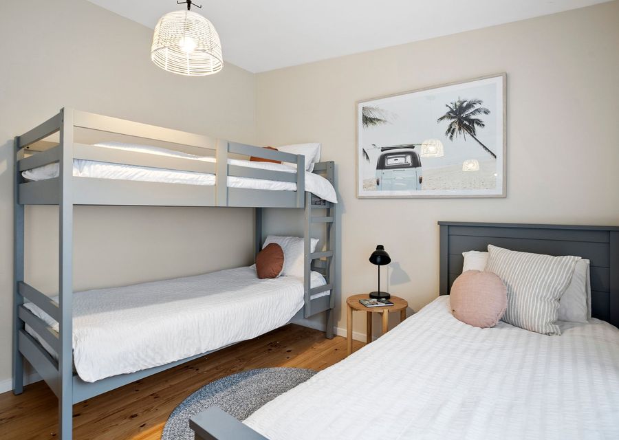 BED 2 - SINGLE BUNK, SINGLE BED AND ROLLAWAY BED 