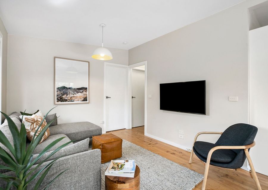 LIVING WITH SPLIT SYSTEM AIRCON/ HEATING