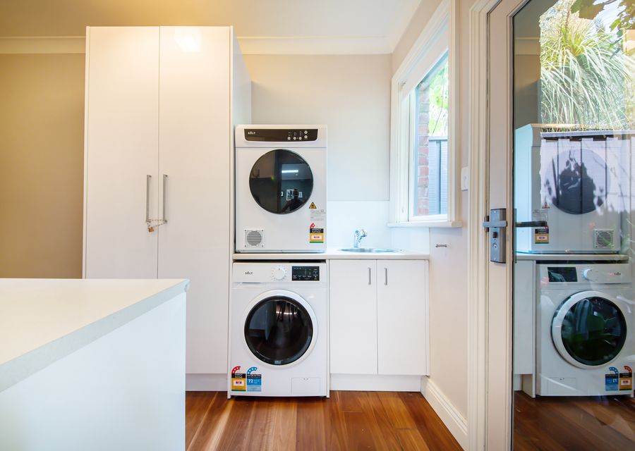 Washing machine and separate dryer