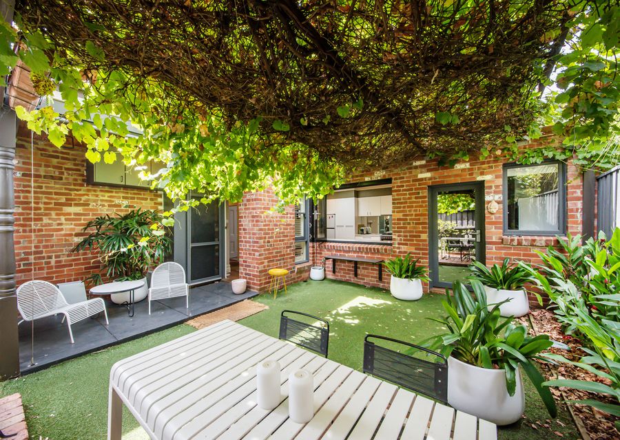 Spacious outdoor with BBQ