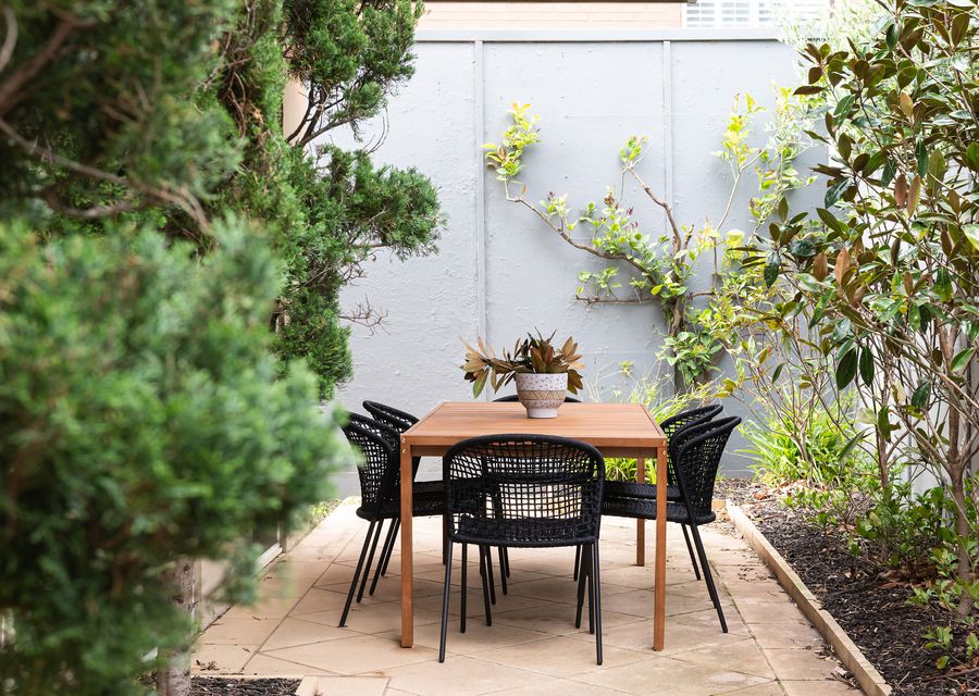 Courtyard seating for 6 with BBQ