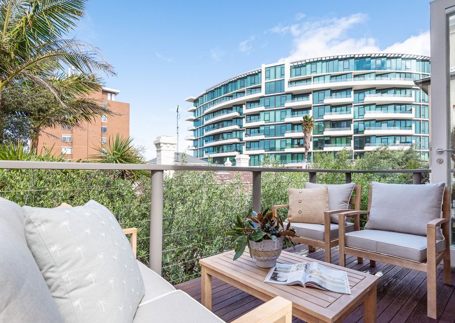 Outdoor seating for 4