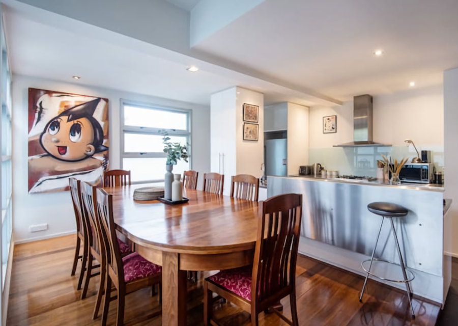 Spacious dining for 8