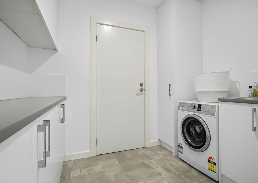 Laundry with washing machine 