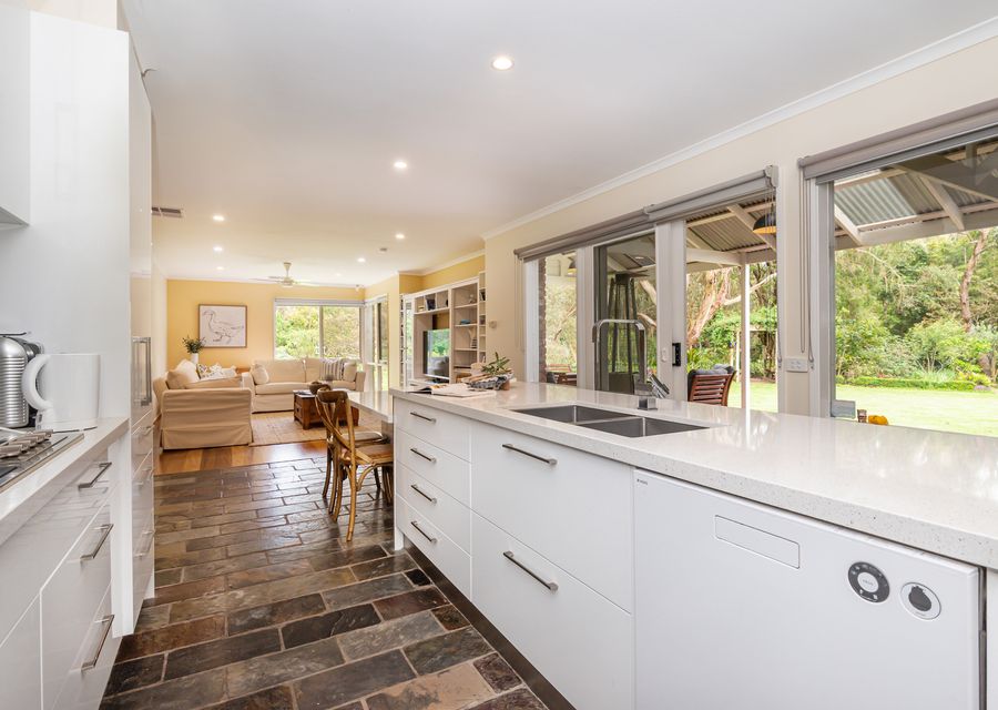 Light filled central well equipped kitchen