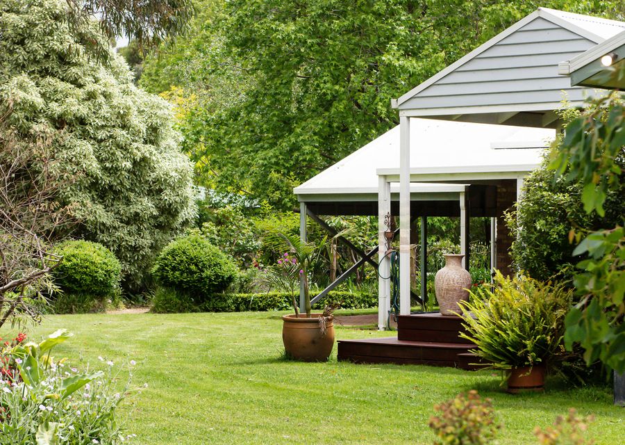 Stunning gardens with native birdsong 