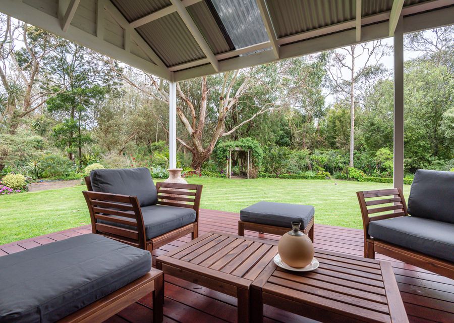 Relax in peace in the huge living and dining alfresco area