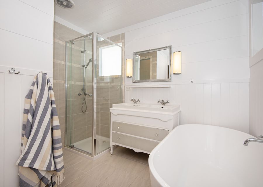 Master ensuite with bath