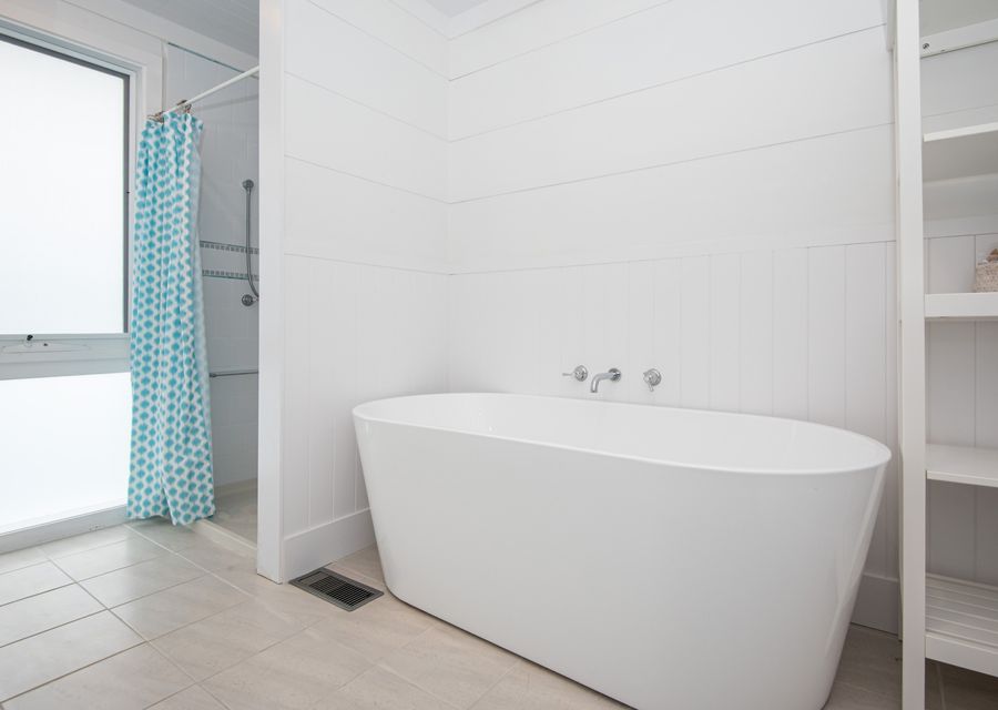 Main bathroom with bath