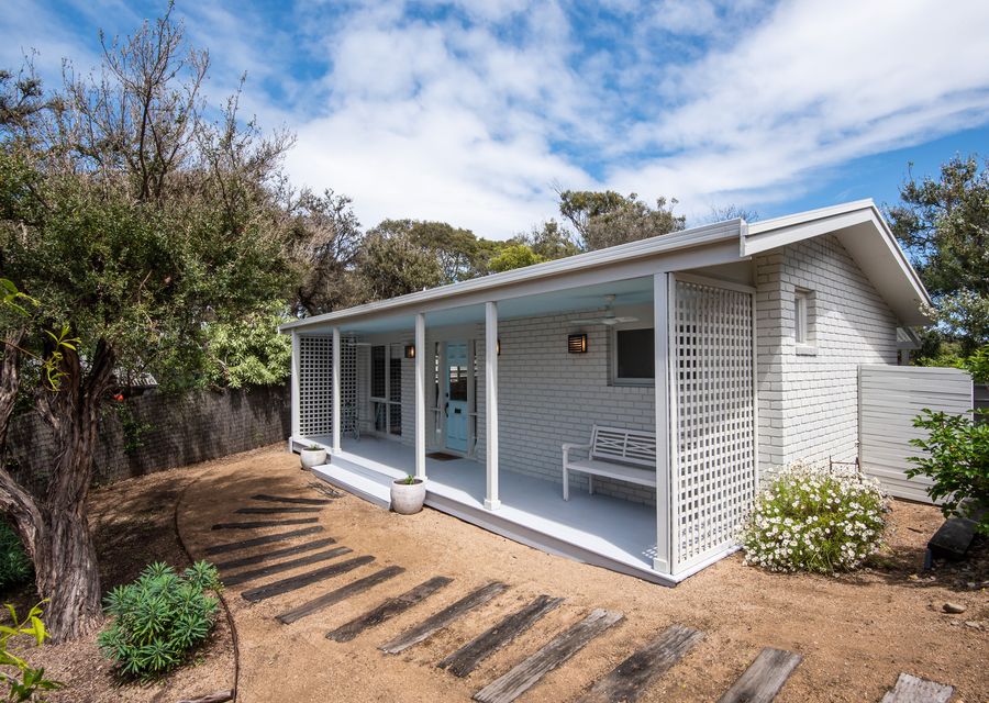 Seperate cottage at the back of the property