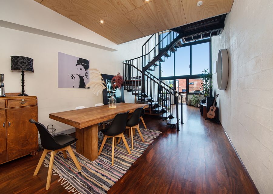 Open plan dining space with seating for 6