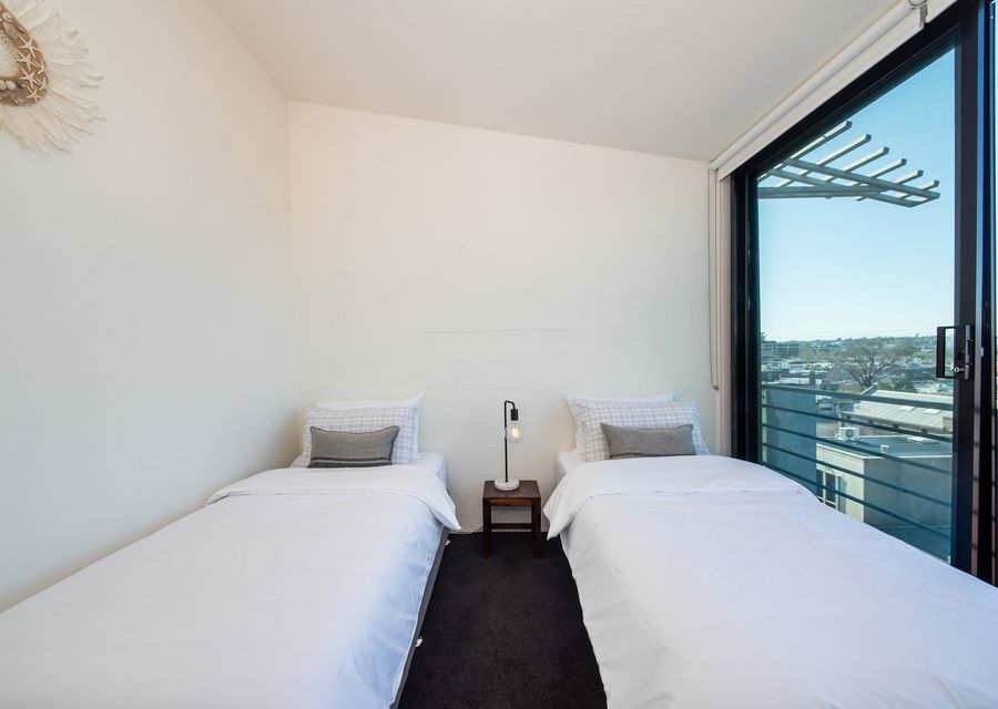 Bedroom 3 with two single beds (third floor)