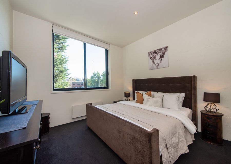 Master bedroom with King bed (middle floor) with ensuite