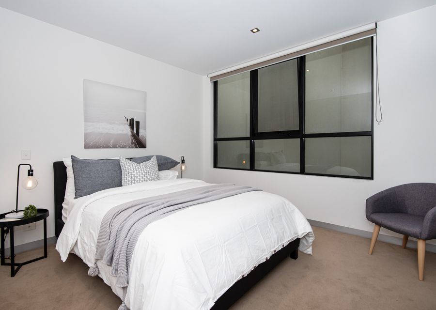 Bedroom with queen bed 