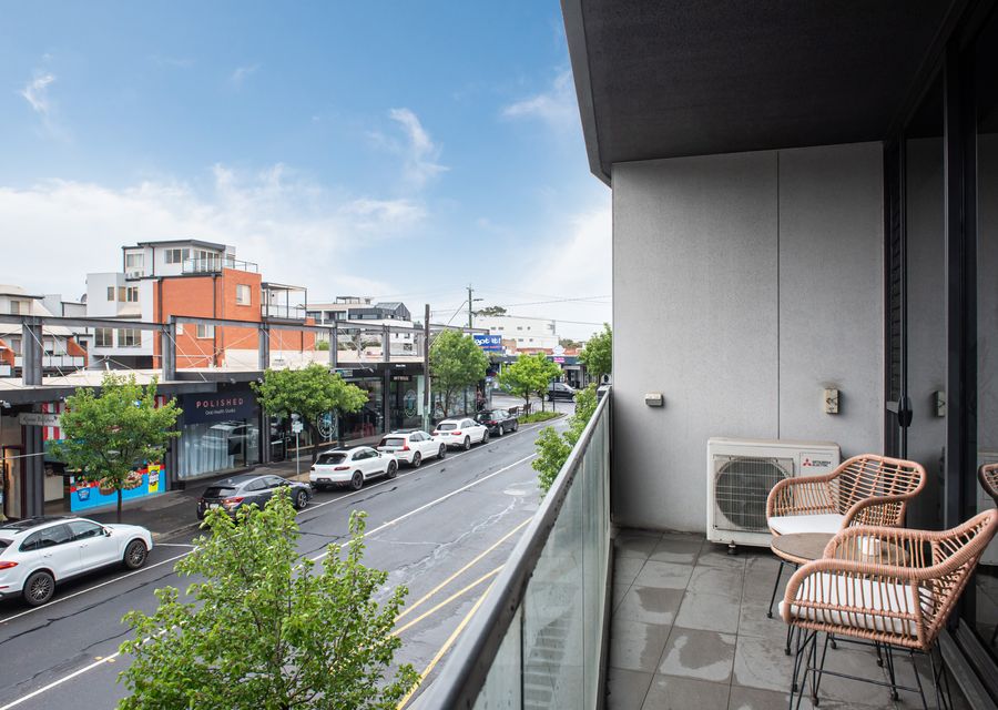 Balcony with seating