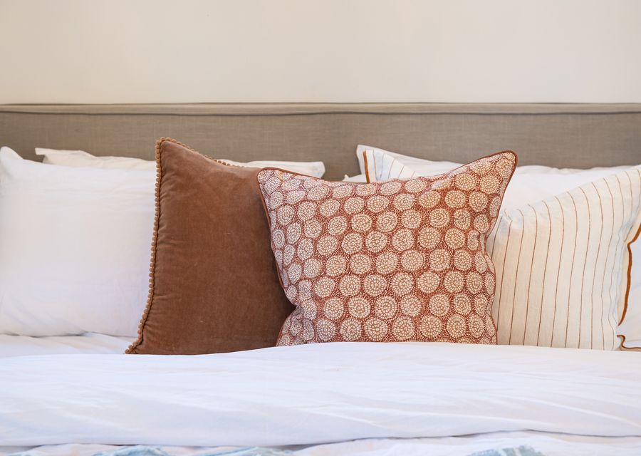 Come, indulge in the luxury of our bed, and experience the ultimate in comfort and tranquility.