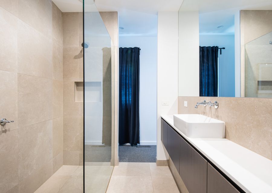 Enjoy our luxurious bathroom, whether you prefer a long, leisurely bath or a quick rinse.