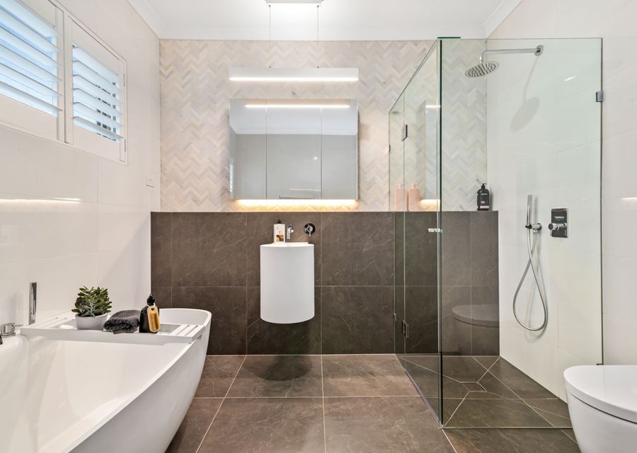 Main bathroom upstairs, bath, walk in shower