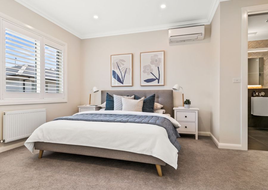 Upstairs master with king bed and ensuite 