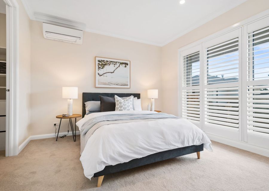 Upstairs bedroom with Queen bed 