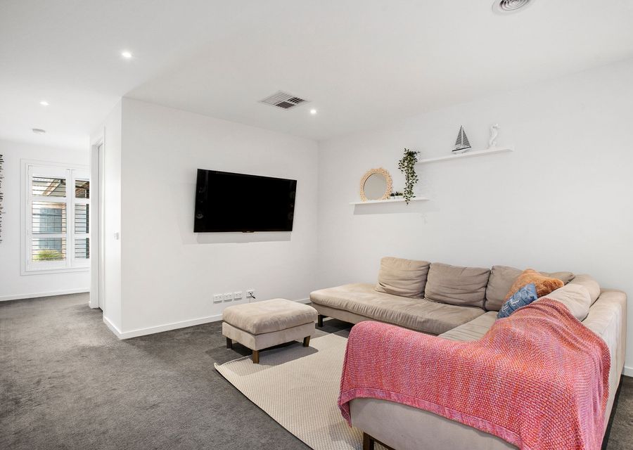 2nd Living with Smart TV