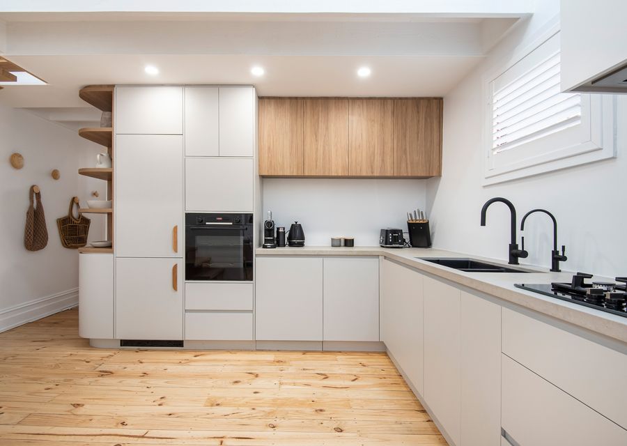 OMG I love this kitchen.  Its so beautifully and is fully equipped with everything you will need 