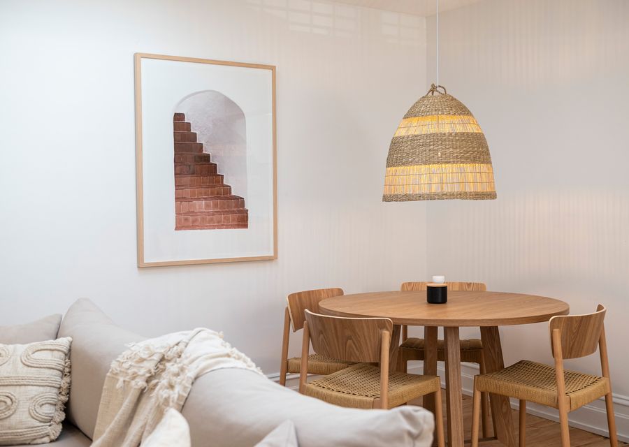 Dining with seating for 4